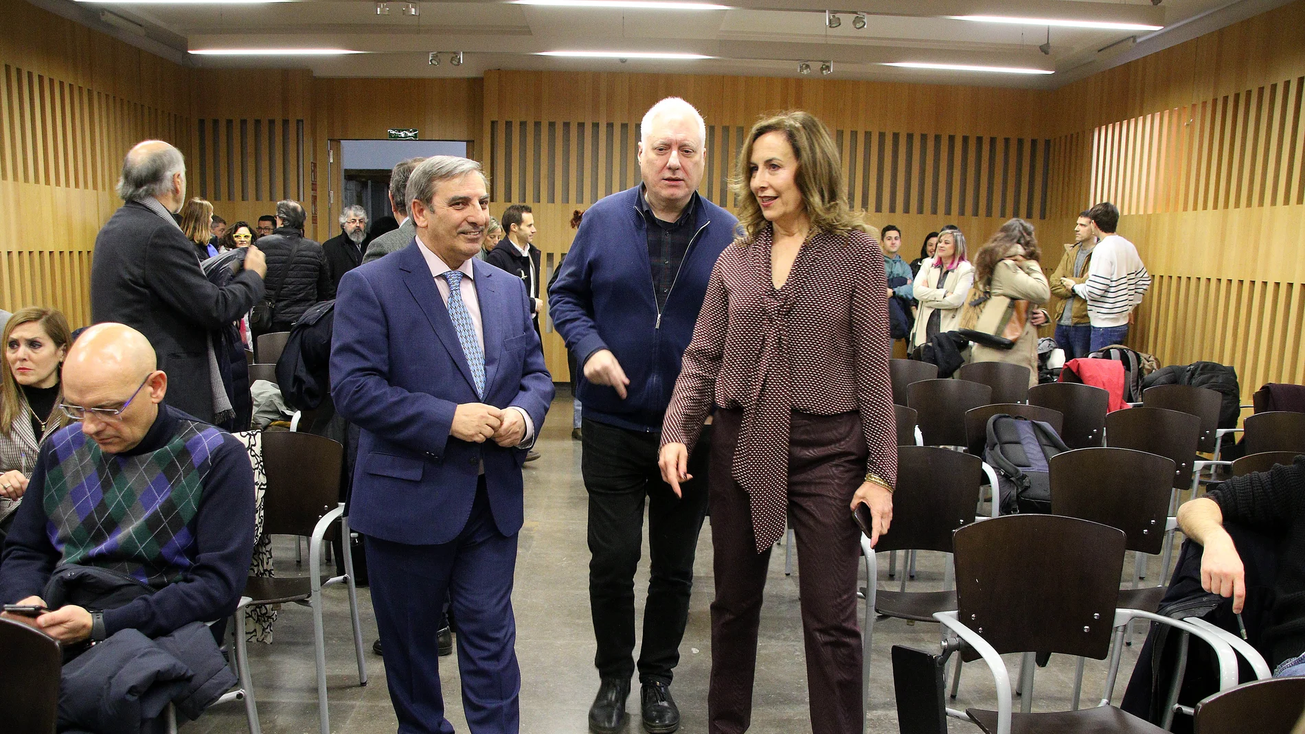 El consejero de Movilidad y Transformación Digital, José Luis Sanz Merino, con Hilde Pérez, directora del Centro de Supercomputación de Castilla y León
