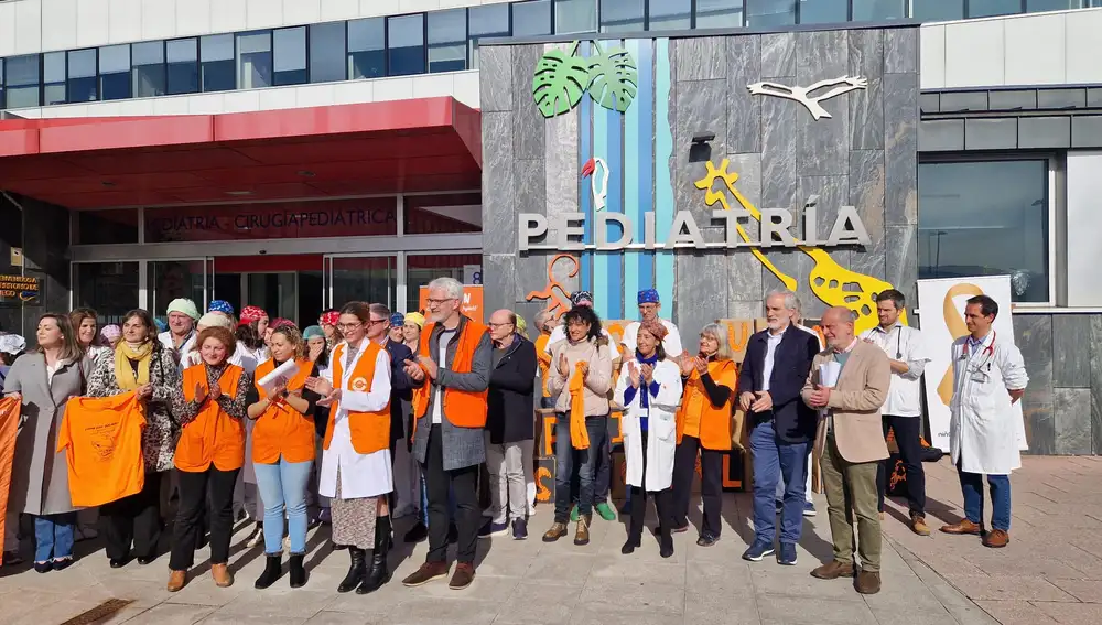 Profesionales de oncología pediátrica en el HUCA