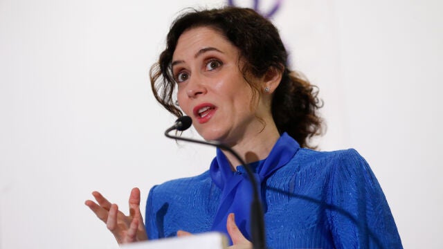 Ayuso protagoniza el Foro de Debate organizado por la Fundación Sargadelos