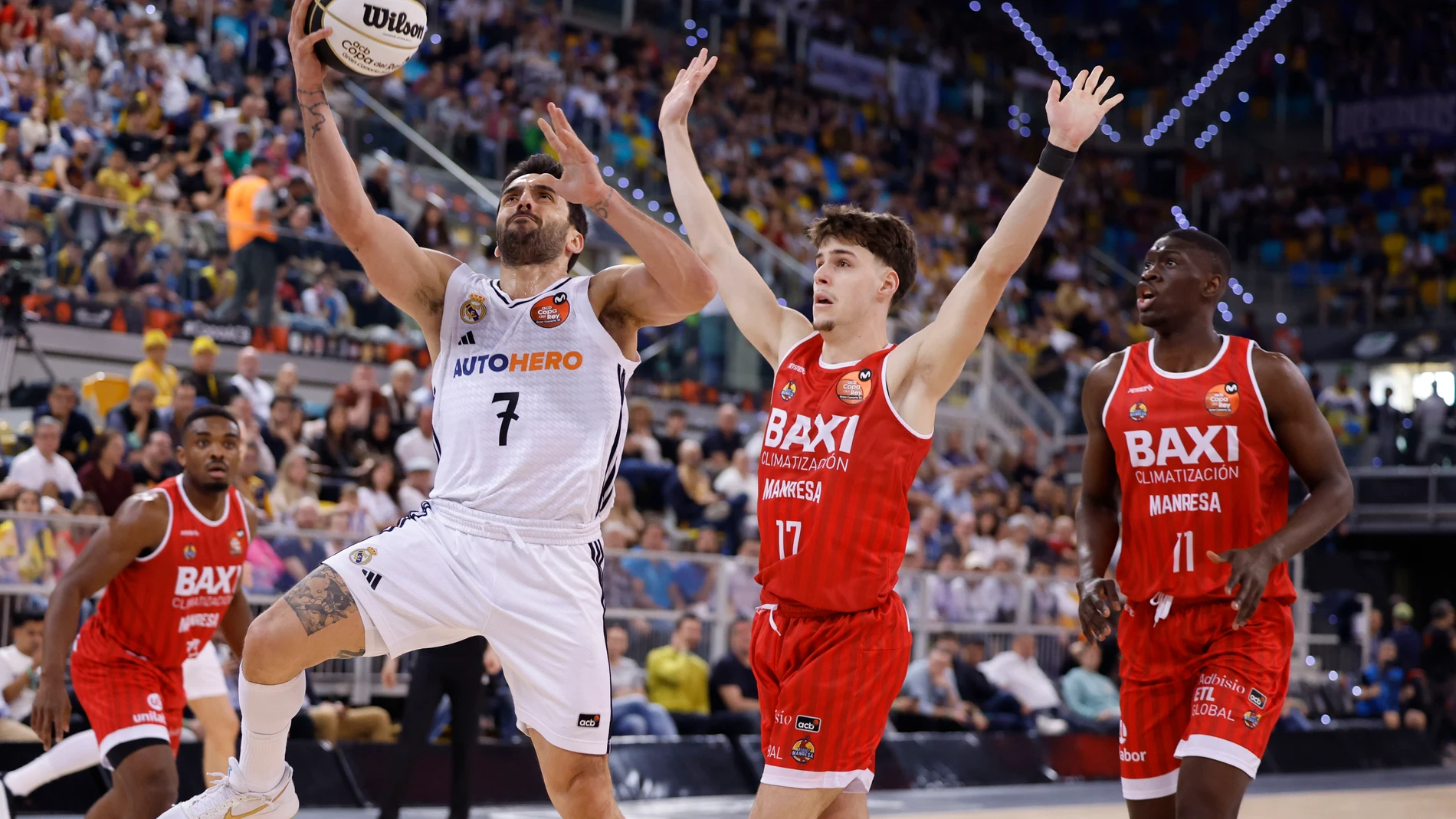 Campazzo se dispone a anotar ante el BAXI Manresa