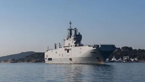 Portahelicópteros francés Dixmude, de la Marine Nationale