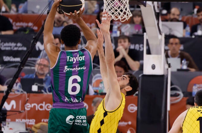 Taylor lanza ante la defensa de Sastre