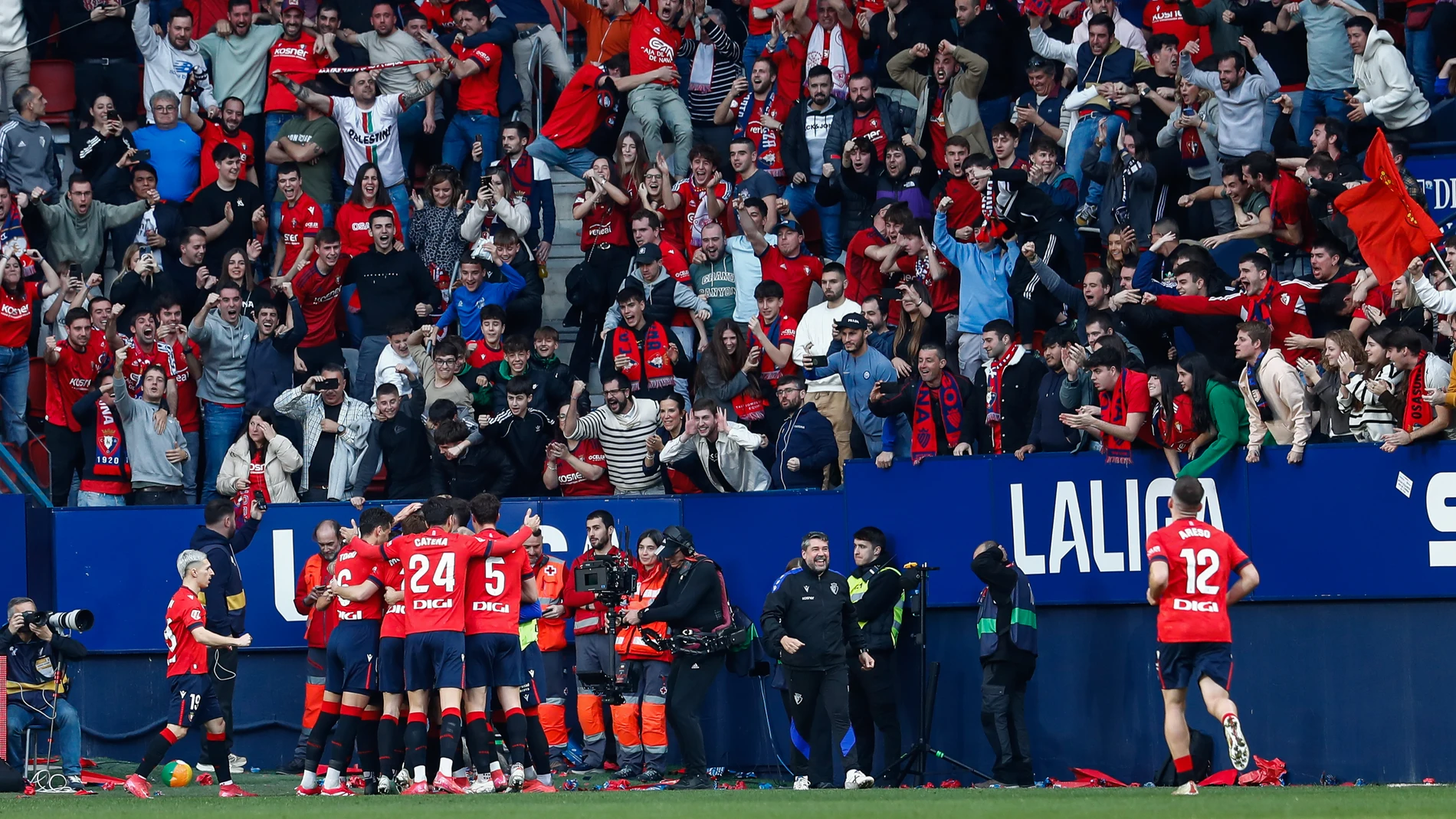 Ante Budimir of CA Osasuna celebrates a goal during the Spanish league, LaLiga EA Sports, football match played between CA Osasuna and Real Madrid at El Sadar Stadium on February 15, 2025 in Pamplona, Spain. AFP7 15/02/2025 ONLY FOR USE IN SPAIN