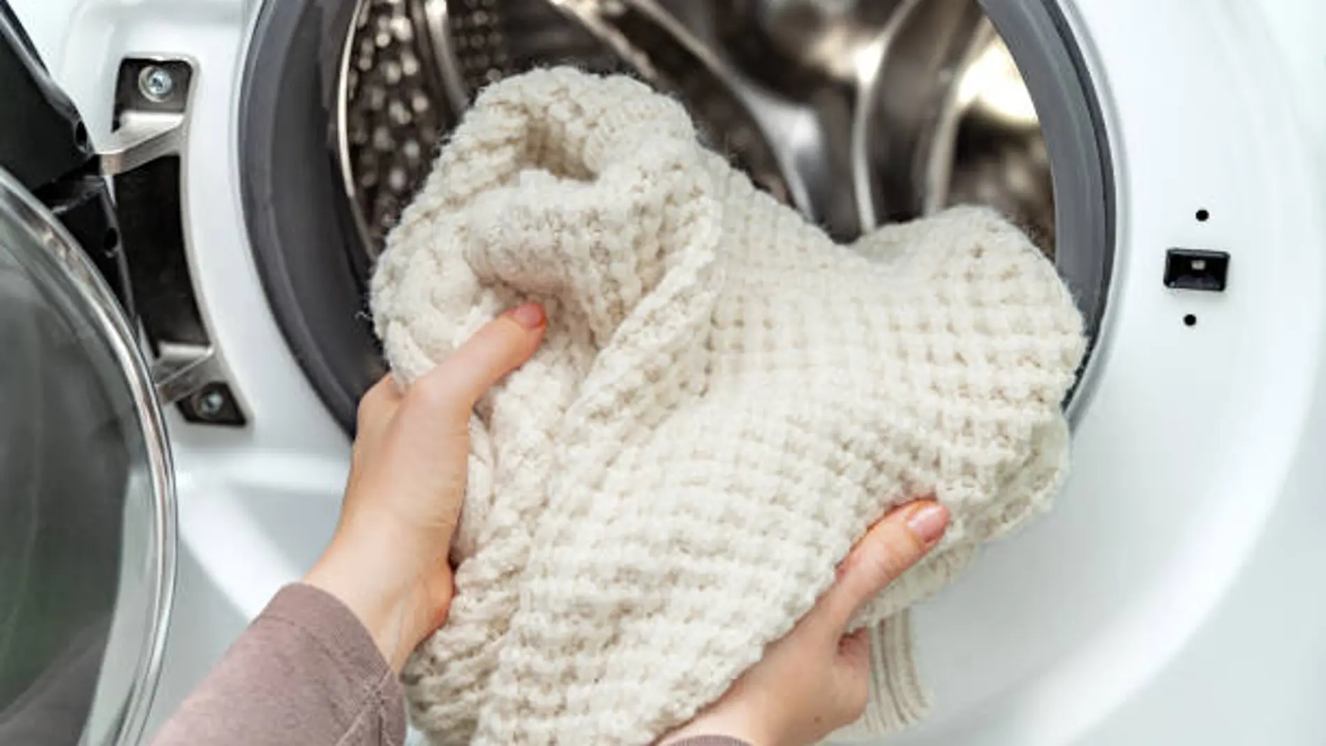 Así puedes lavar los suéteres de lana sin que se encojan
