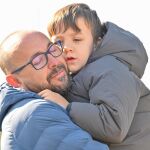 Sergio Soria con su hijo Héctor, de cinco años