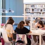 Interior de una biblioteca