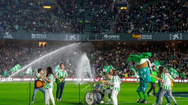 La Electric Band de Iberdrola, en el Estadio Benito Villamarín