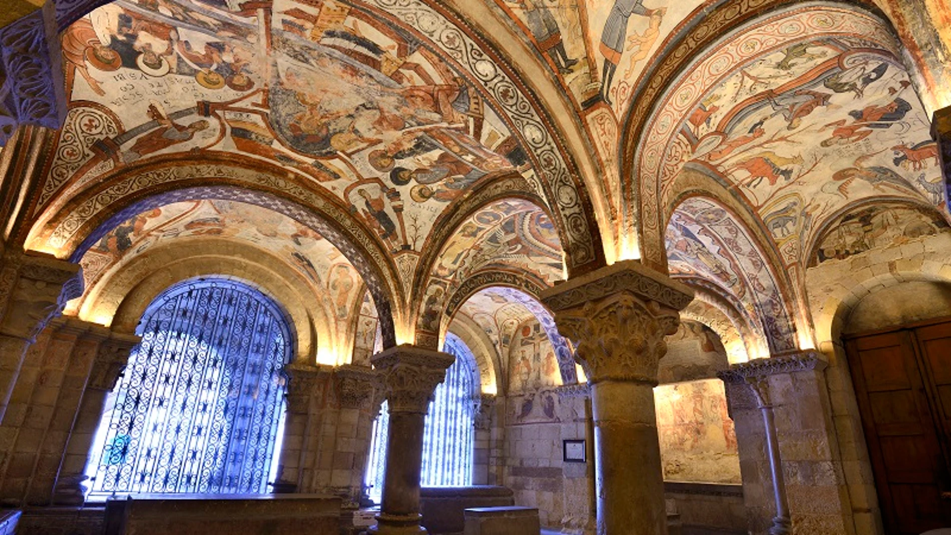 Entrada al Panteón de los Reyes de la Colegiata Basílica de San Isidoro de León
