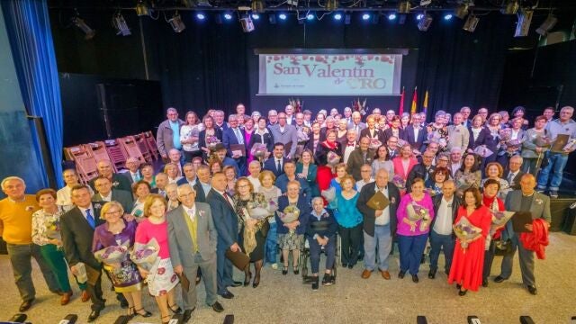 Torrejón.- Medio centenar de parejas que llevan al menos 50 años conviviendo celebran el 'San Valentín de Oro'