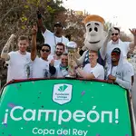 El Unicaja celebró el título de la Copa en las calles de Málaga