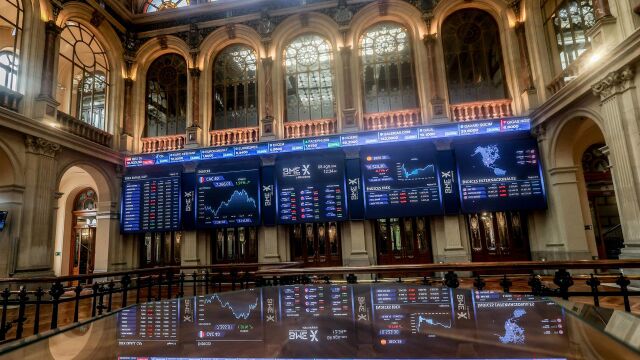 Economía/Bolsa.- El Ibex 35 reconquista los 13.000 puntos 17 años después, con una subida del 0,47%