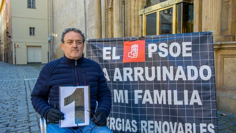 El actor César Vea inicia una huelga de hambre ante el Parlamento de La Rioja