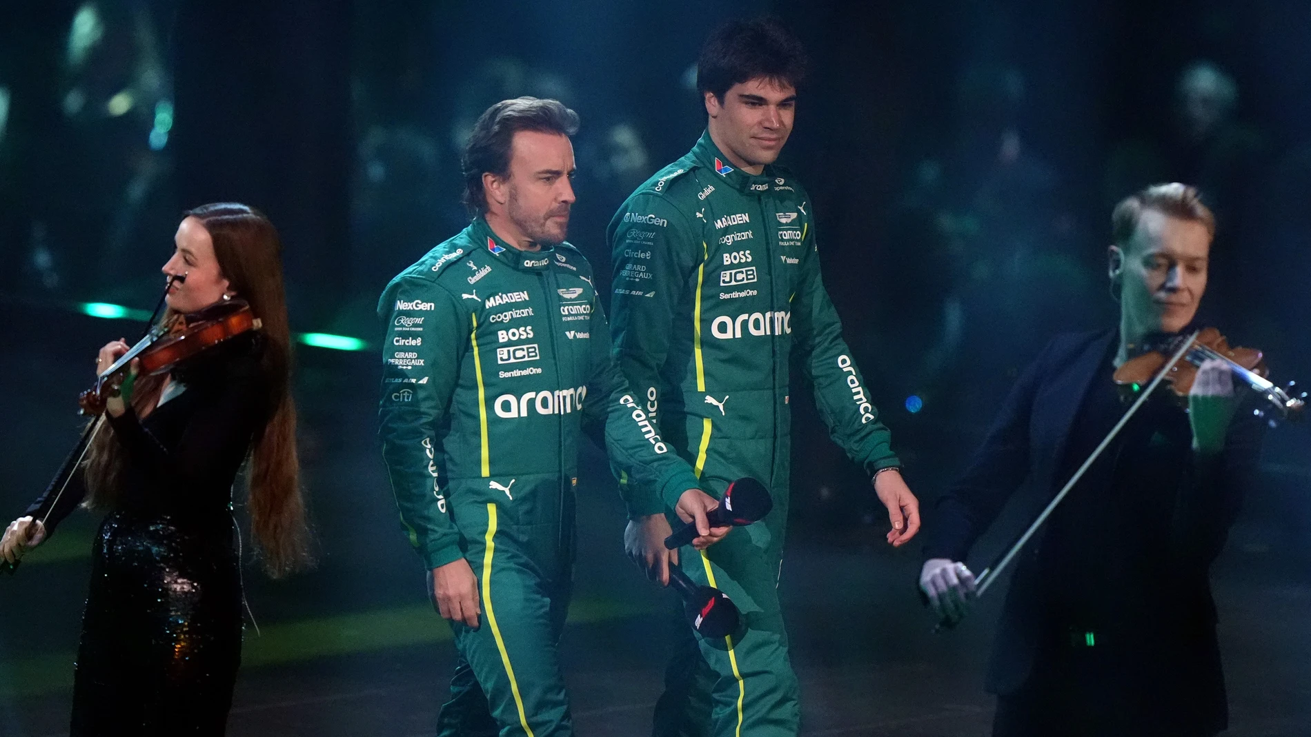 18 February 2025, United Kingdom, London: Aston Martin drivers Fernando Alonso and Lance Stroll unveil their livery for the 2025 season during the F1 75 Live launch event at The O2 arena. Photo: Bradley Collyer/PA Wire/dpa 18/02/2025 ONLY FOR USE IN SPAIN