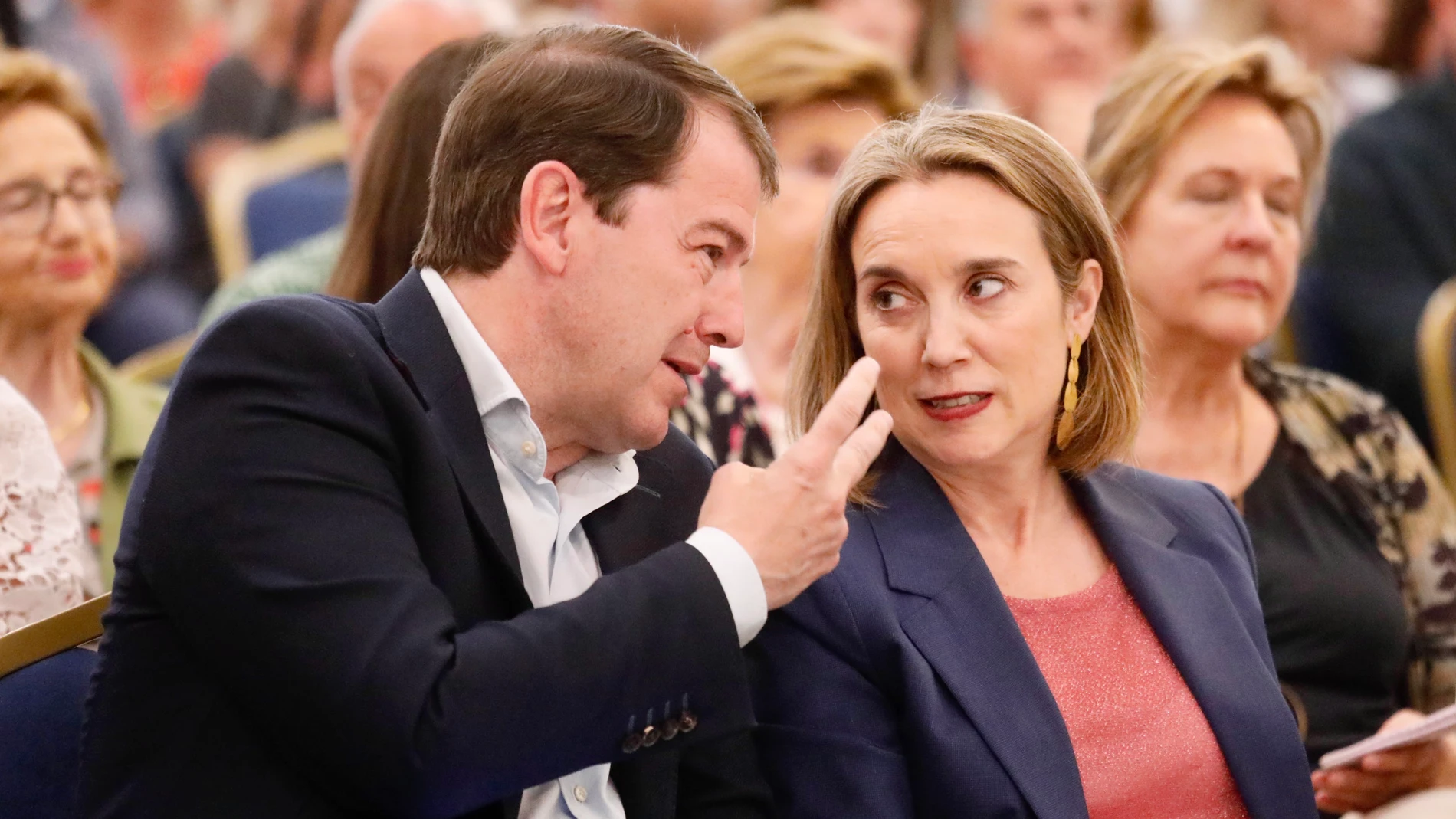 Fernández Mañueco y Cuca Gamarra clausurarán la jornada en Burgos