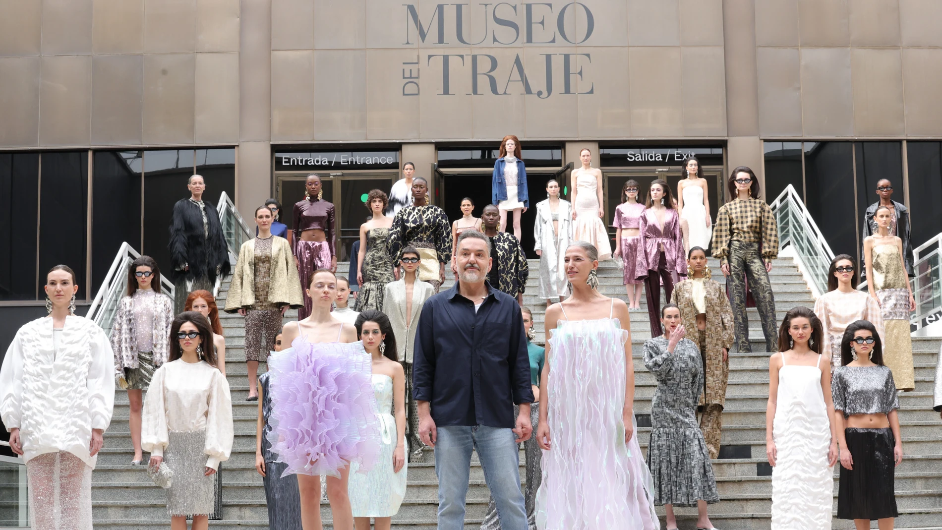 Cierre final del desfile de Duyos.