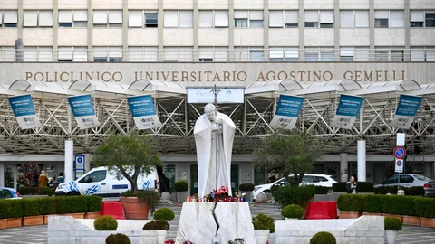 Pope Francis remains in hospital in Rome
