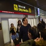 Turistas chinos, a su llegada al aeropuerto de Barajas