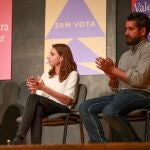 Lucía Muñoz y Juanjo Martínez, en un acto de Podemos.