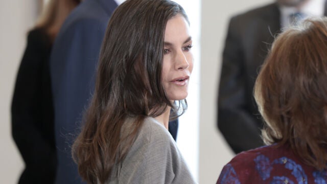 La Reina Letizia y su look en el Palacio Real.
