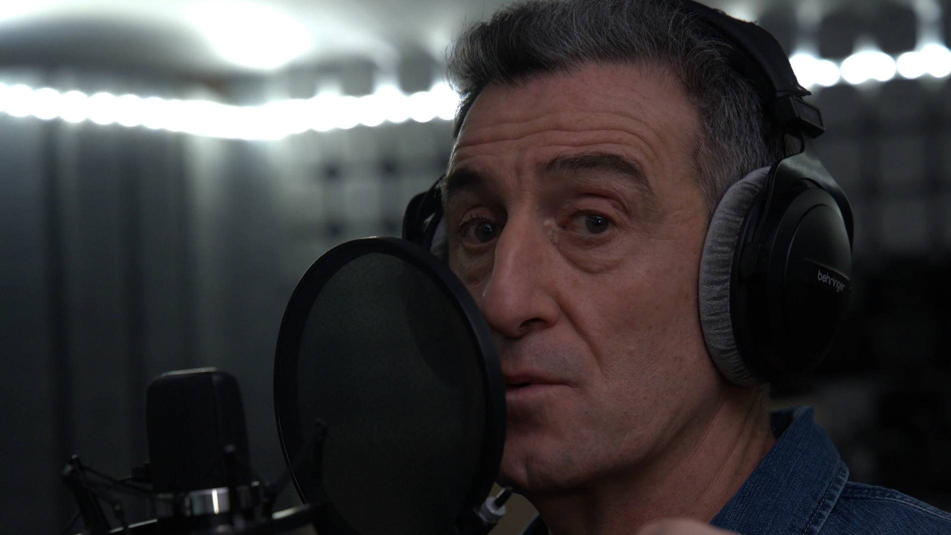 Luis Zahera durante la grabación de la adaptación