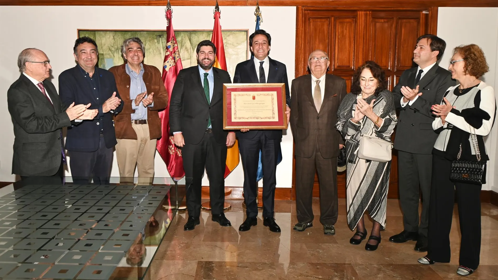 MURCIA.-López Miras entrega a Darío Gil el Diploma de Servicios Distinguidos de la Comunidad por su trayectoria