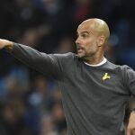 Pep Guardiola y su lazo amarillo en apoyo a los presos