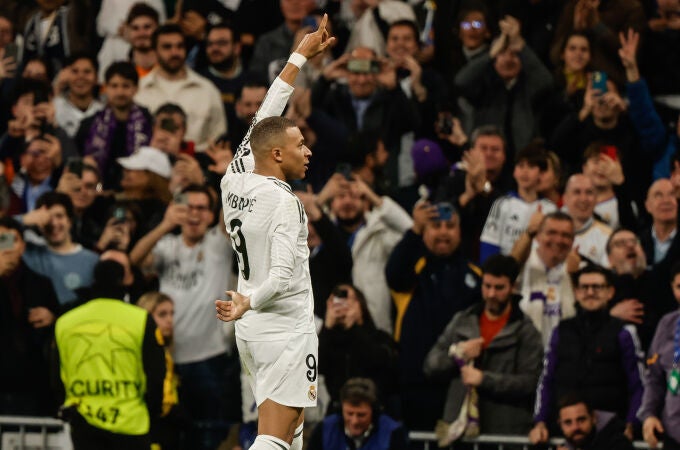 Mbappé celebra uno de sus goles al City