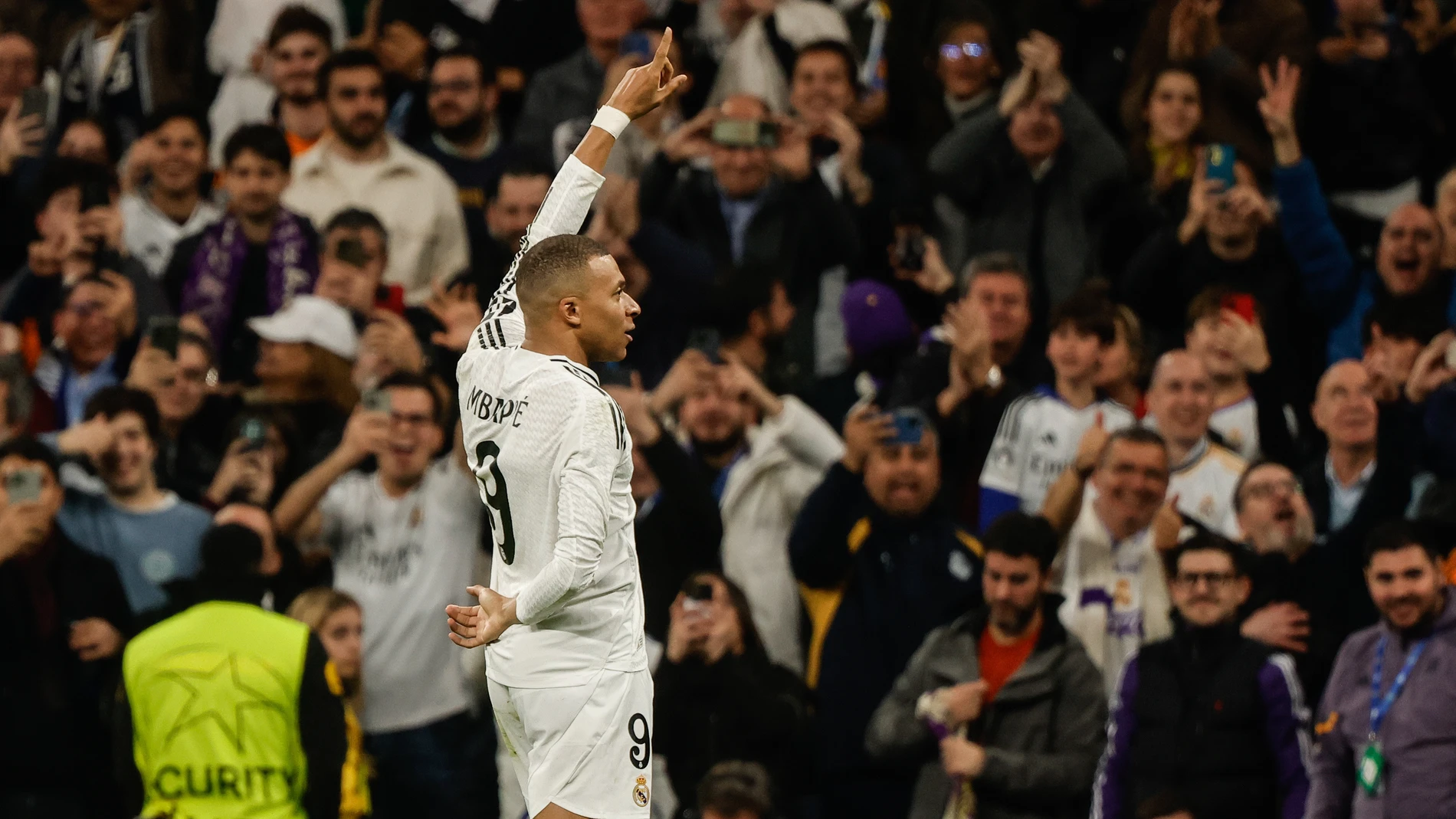 Mbappé celebra uno de sus goles al City