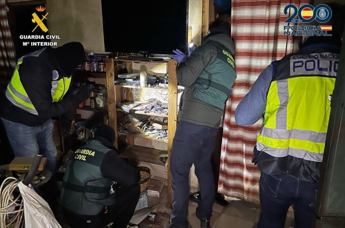 Agentes de la Policía Nacional y la Guardia Civil