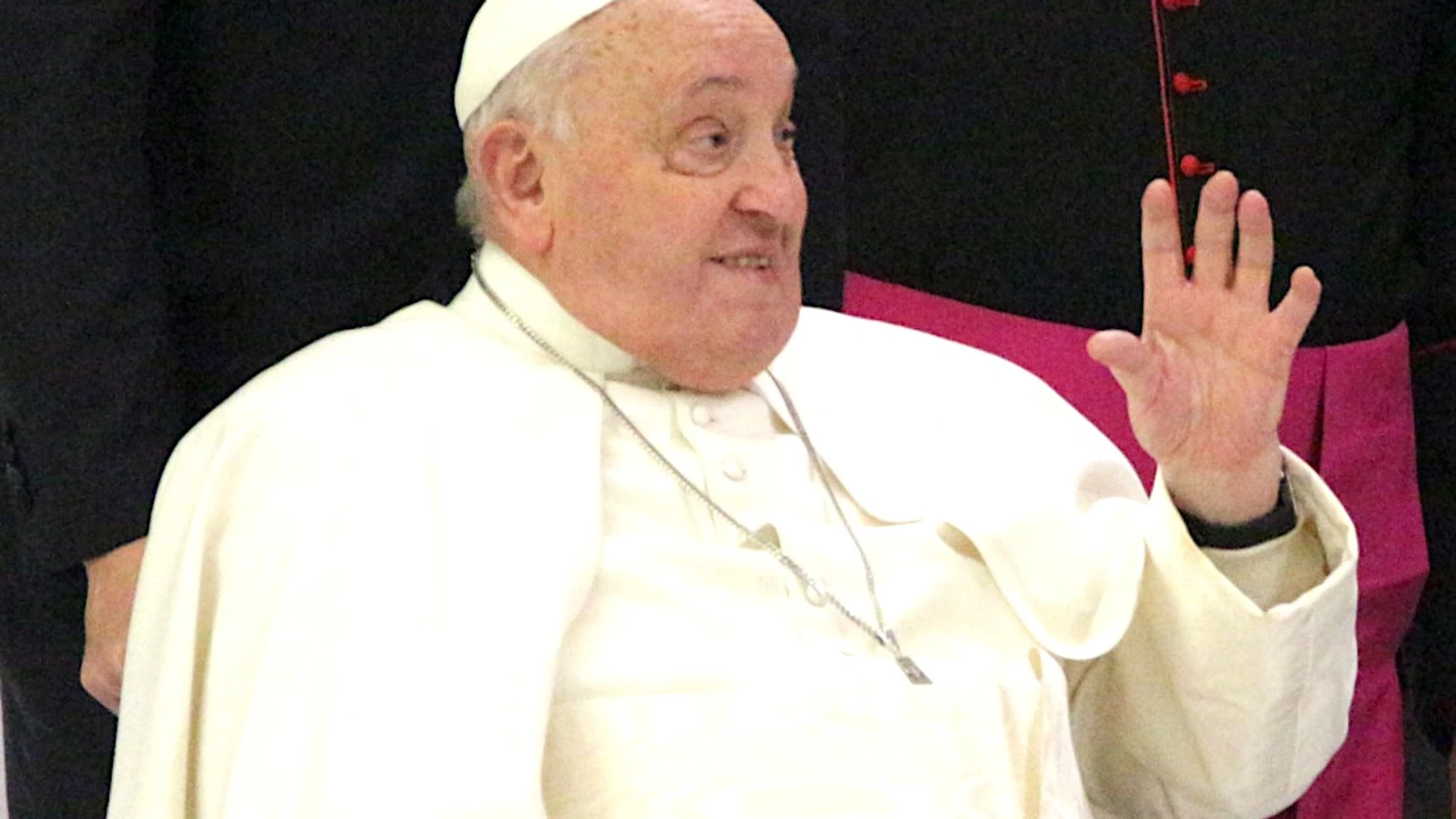 El papa se encuentra en situación estacionaria