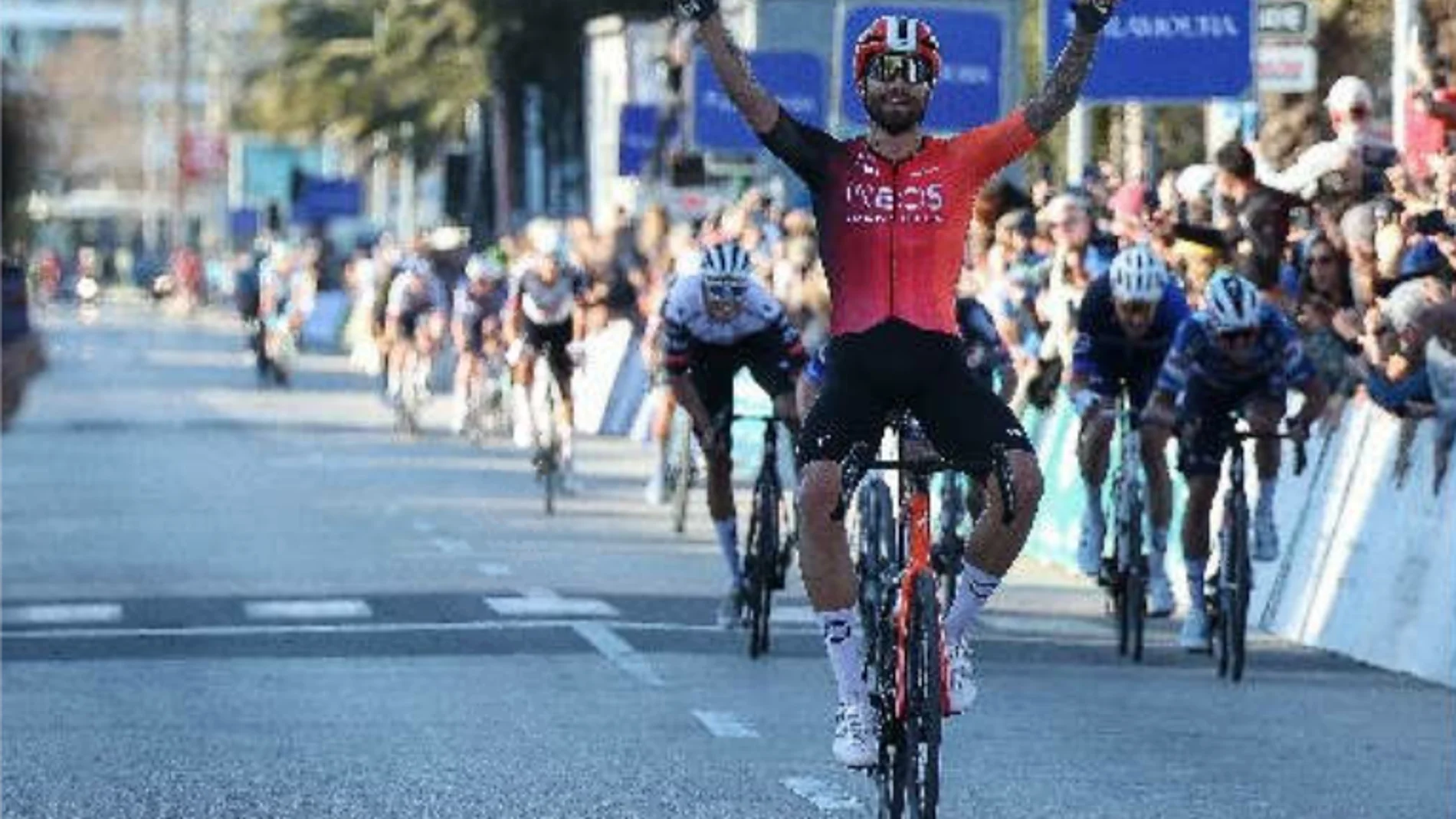 Filippo Ganna celebra su no victoria en la Vuelta al Algarve