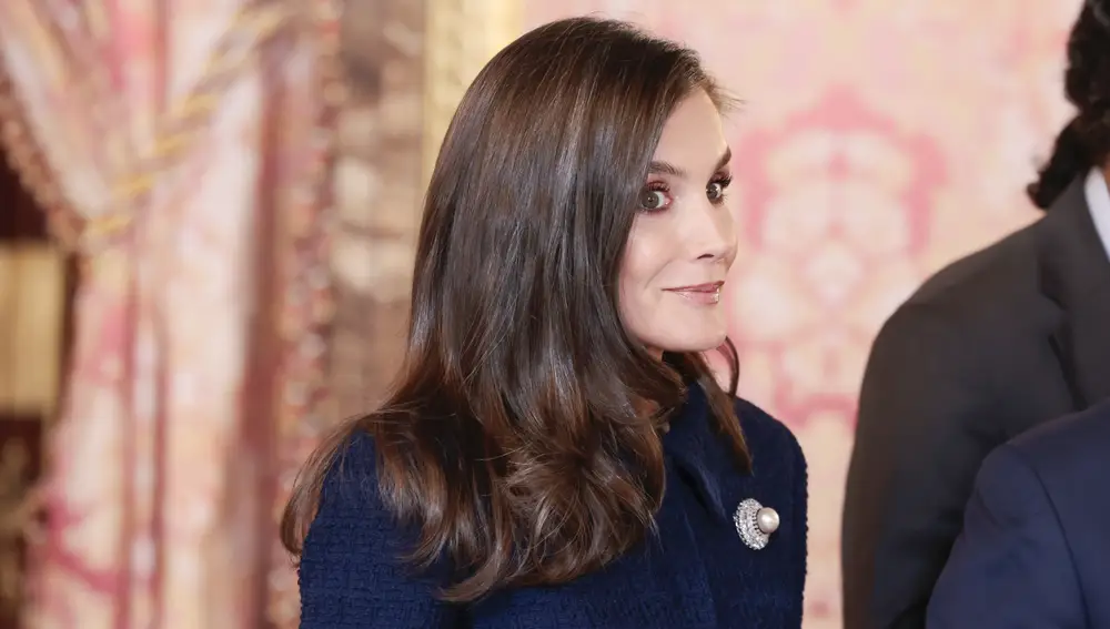 La Reina Letizia con un broche muy especial.