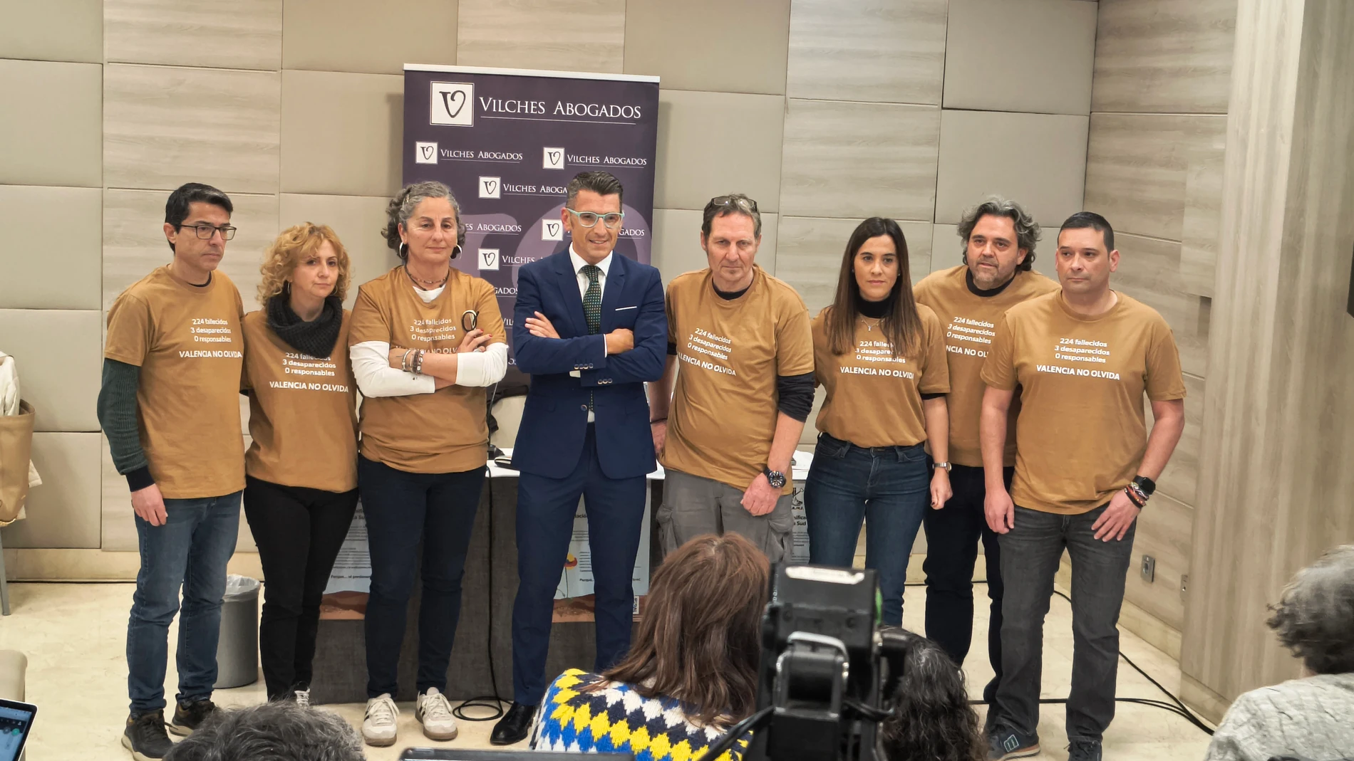 Miembros de la Asociación con su abogado