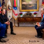 Trump y Musk muestran un frente unido en Fox y abogan por reducir la burocracia de EE.UU.