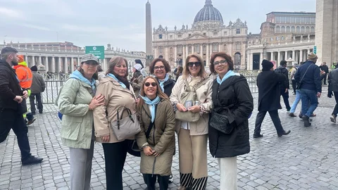 Integrantes de la Hermandad de Nuestra Señora de la Asunción de Cantillana de Sevilla, en San Pedro