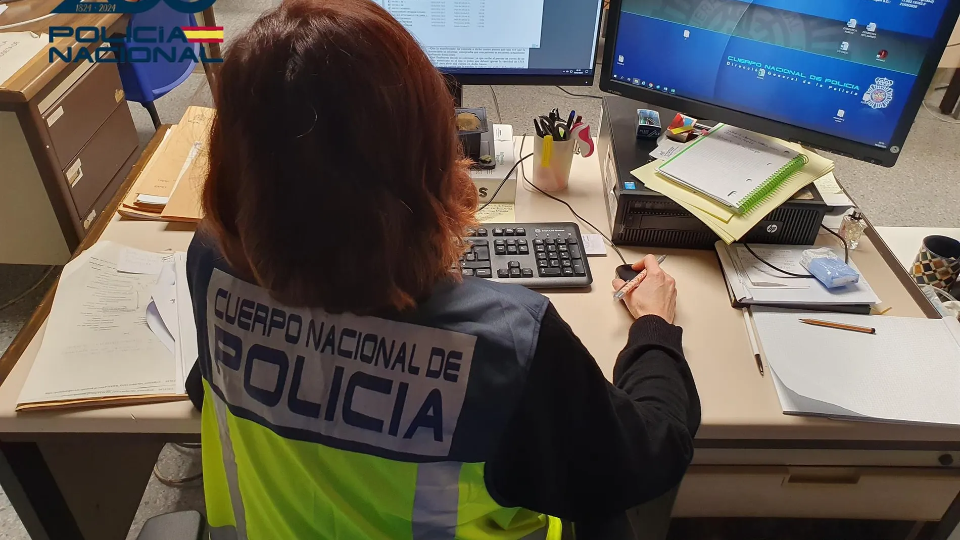 Una agente de la Policía Nacional
