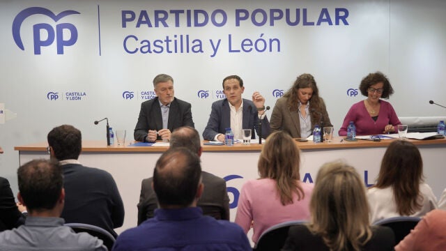 Vázquez, Conrado Íscar, Ester Muñoz y Mercedes Cantalapiedra, en la Junta Directiva del PP de Valladolid