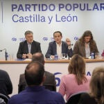 Vázquez, Conrado Íscar, Ester Muñoz y Mercedes Cantalapiedra, en la Junta Directiva del PP de Valladolid