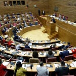 La mayoría de Les Corts apoya la gestión de Mazón y rechaza su dimisión