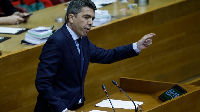 Mazón durante su intervención en la Sesión de Control de Les Corts Valencianes