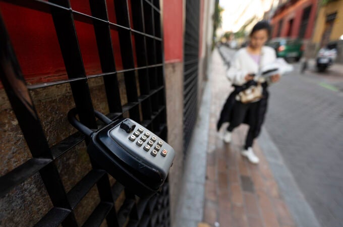 Candados y cajetines de seguridad que alojan llaves de apartamentos y pisos turísticos 