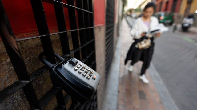Candados y cajetines de seguridad que alojan llaves de apartamentos y pisos turísticos 