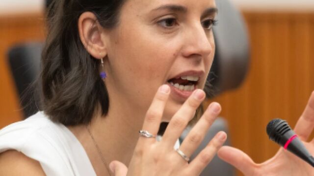 Irene Montero reacciona la sentencia de Rubiales y las reacciones son brutales: Le toca rascarse el "Monedero"...