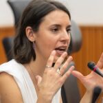 Irene Montero reacciona la sentencia de Rubiales y las reacciones son brutales: Le toca rascarse el "Monedero"...