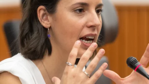 Irene Montero reacciona la sentencia de Rubiales y las reacciones son brutales: Le toca rascarse el "Monedero"...