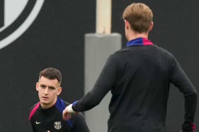 Casadó y De Jong, en un entrenamiento del Barcelona