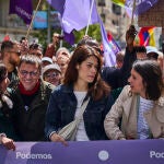 Monedero, en una manifestación con Martina Velarde, Isa Serra e Irene Montero 