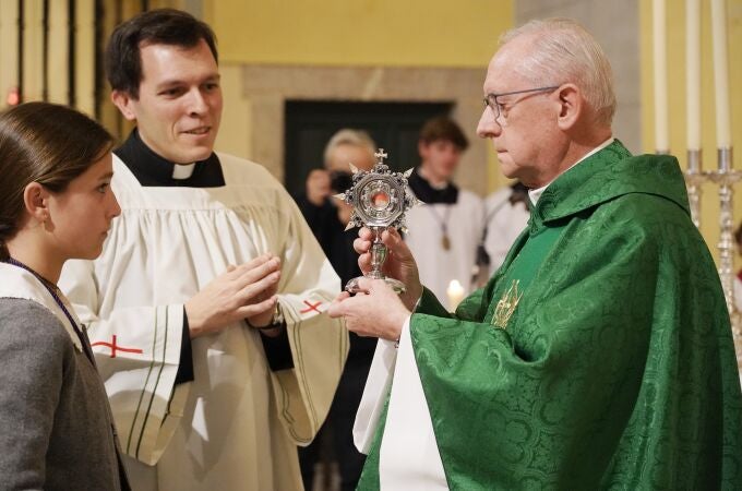 La iglesia de las Angustias recepciona una reliquia ex sanguine del fundador del Opus Dei