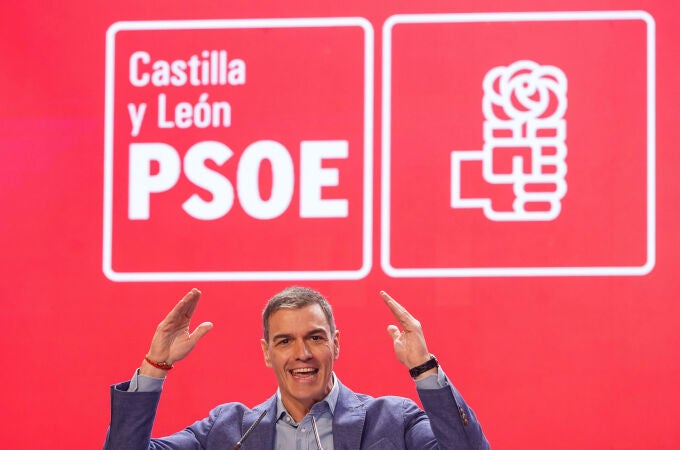 El presidente del Gobierno y secretario general del PSOE, Pedro Sánchez, interviene en el 15 Congreso Autonómico del PSOE de Castilla y León que se celebra en Palencia este sábado