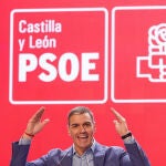 El presidente del Gobierno y secretario general del PSOE, Pedro Sánchez, interviene en el 15 Congreso Autonómico del PSOE de Castilla y León que se celebra en Palencia este sábado